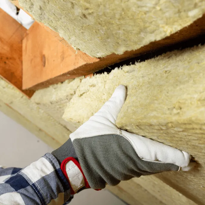 pose d'isolant par l'intérieur du toit